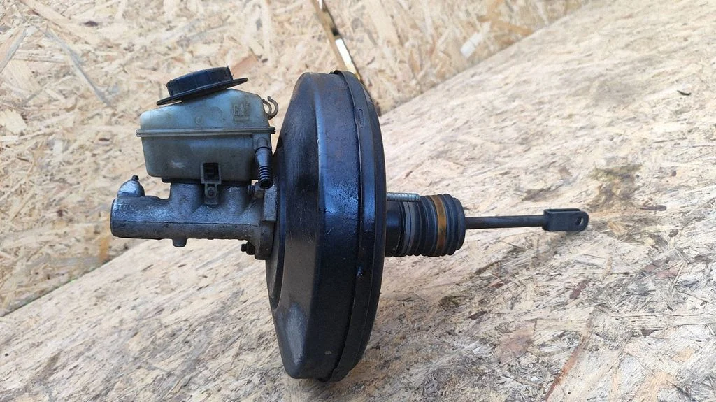 Brake booster 13142359