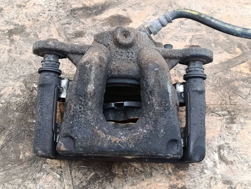 Front brake caliper – BMW 1 Series E81 E87 (2004-2011)