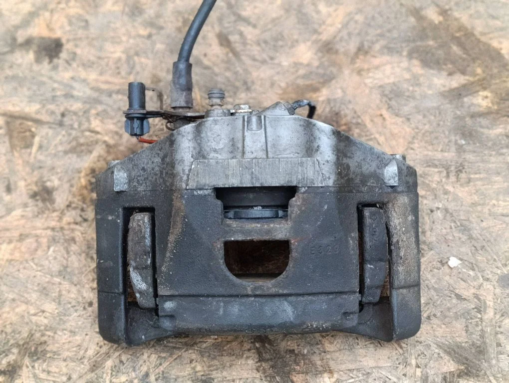 Zacisk hamulcowy przedni – Audi A4 S4 B7 8E 8H (2005-2008)