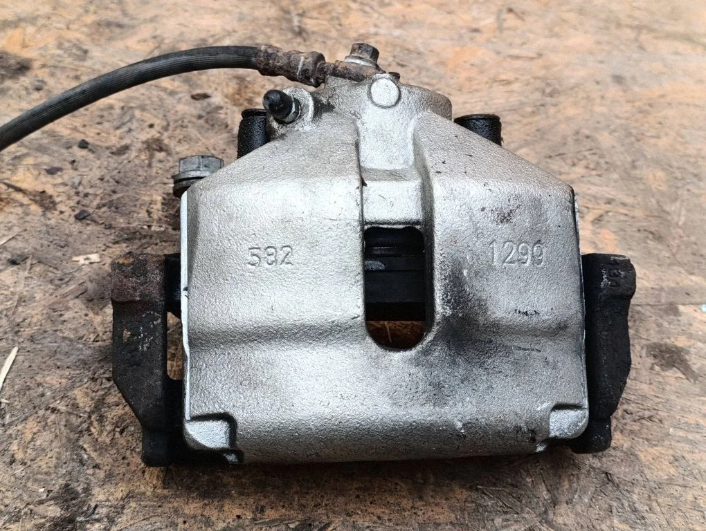 Zacisk hamulcowy przedni JBC0206