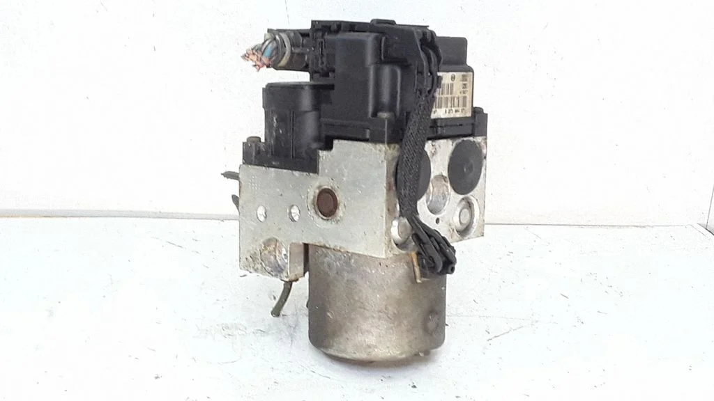 ABS block – Toyota Matrix (E130) (2001-2008)