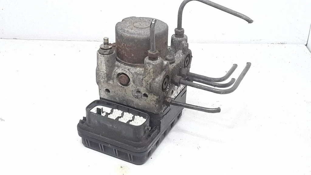 ABS block – Toyota Avensis T250 (2003-2006)