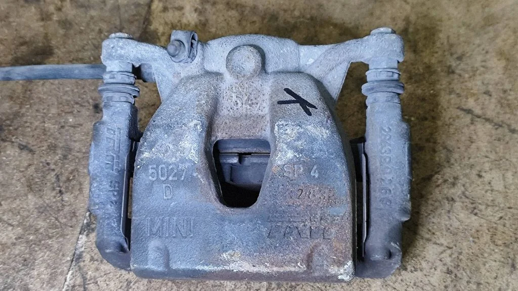 Front brake caliper – right