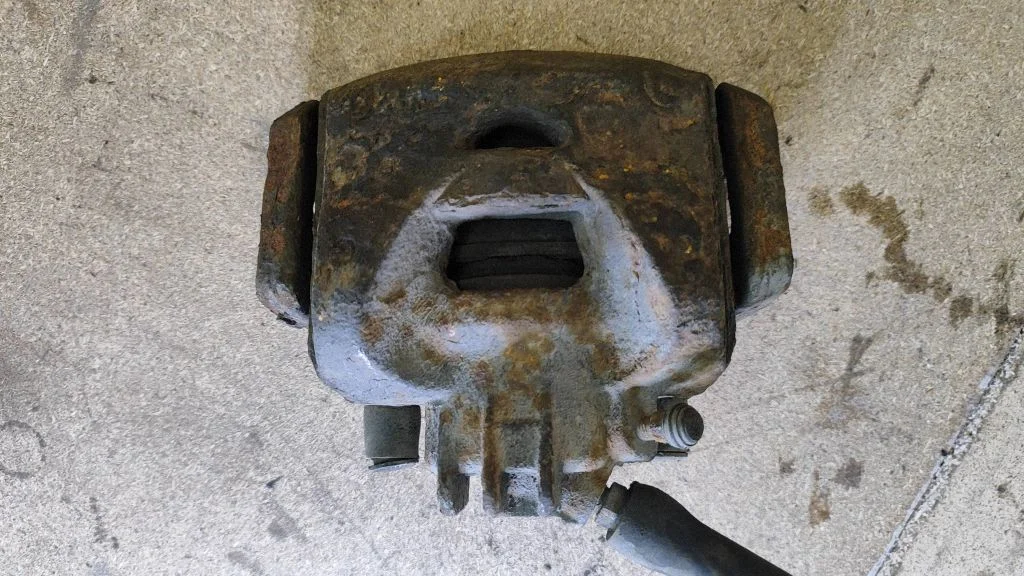 Front brake caliper – right