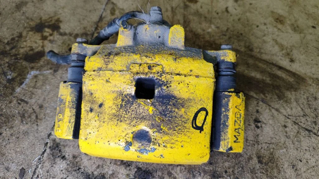 Front brake caliper – right