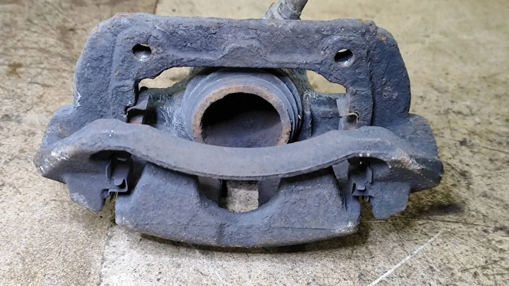 Front brake caliper – Mercedes-Benz C-Class W203 (2000-2007)