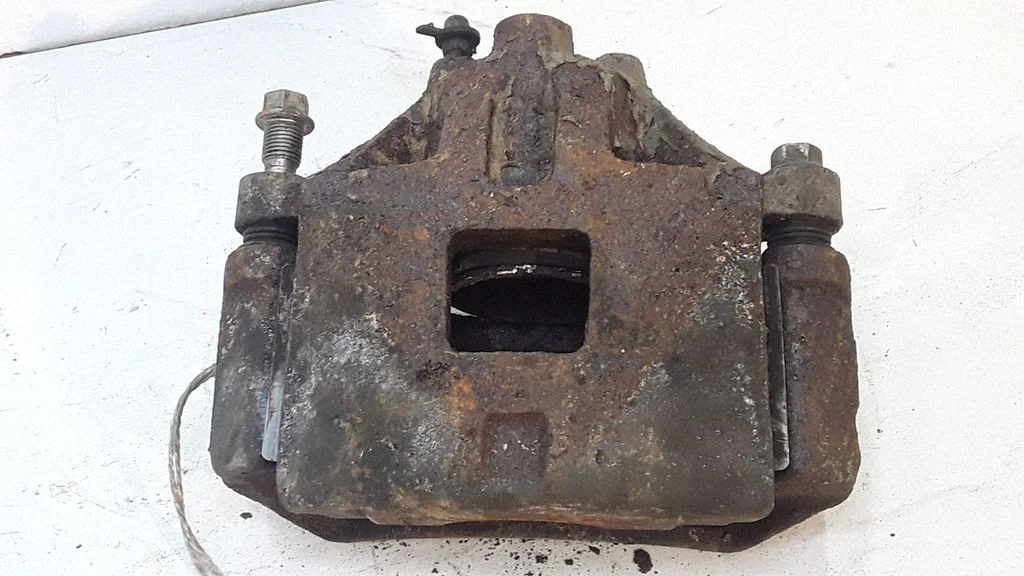 Front brake caliper – right