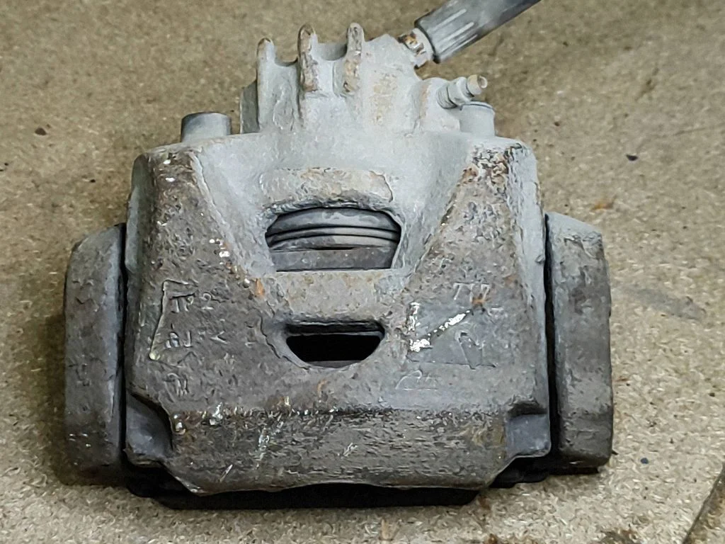 Front brake caliper – Citroen C4 I (2004-2010)