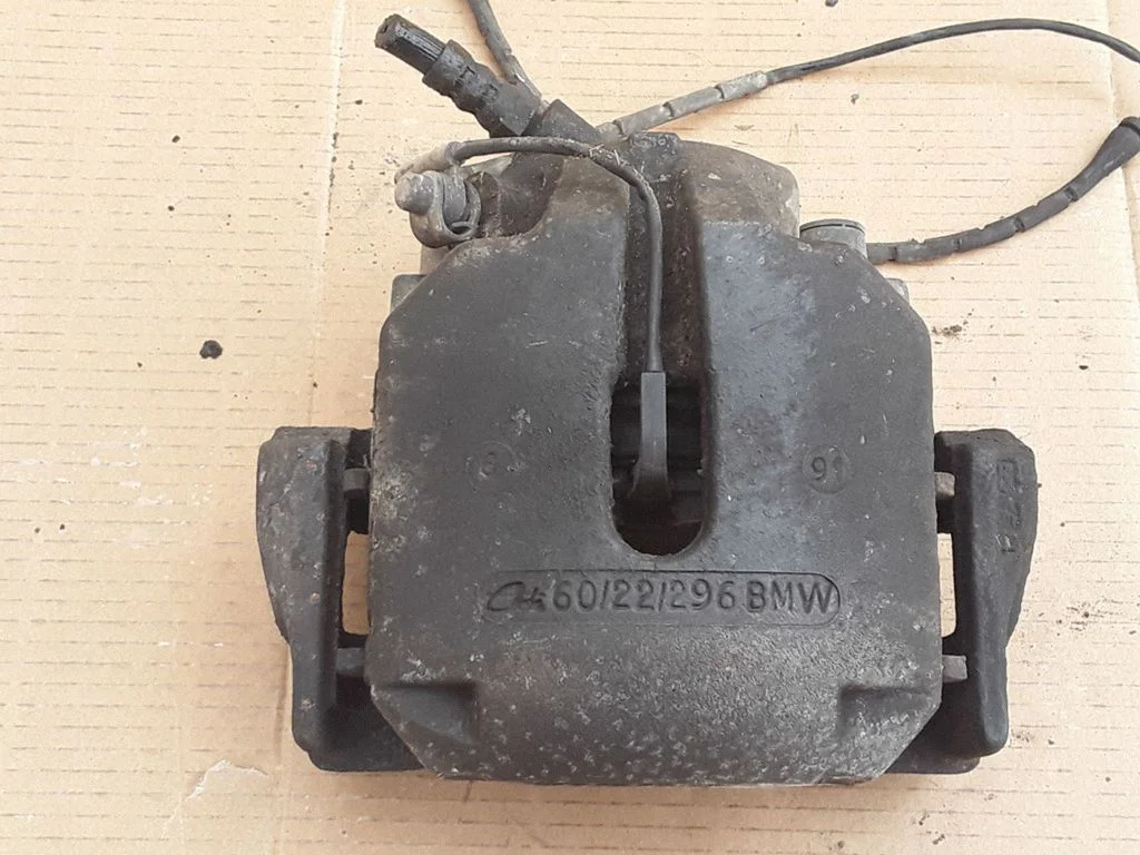 Zacisk hamulcowy przedni 6022296