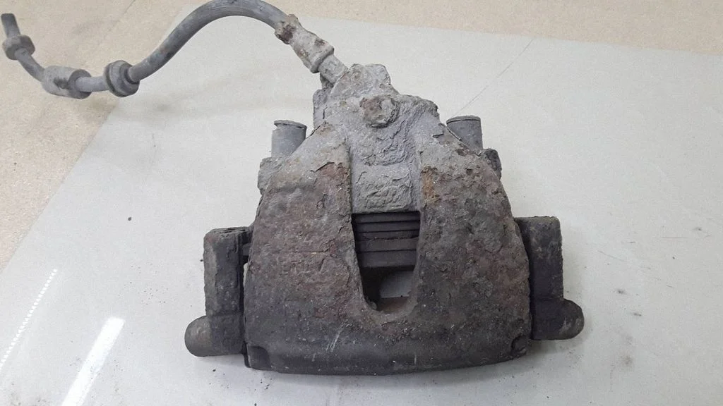 Front brake caliper – Volvo V50 (2004-2007)