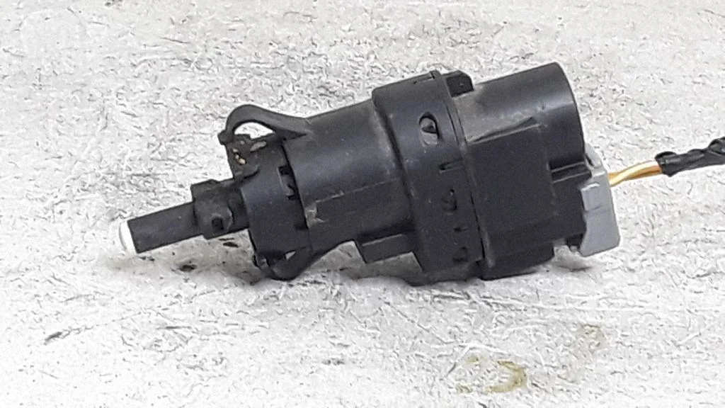 Brake pedal sensor switch – Volvo V50 (2004-2007)
