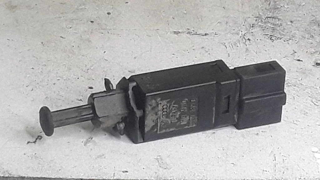 Brake pedal sensor switch – Volkswagen Sharan (1996-2000)