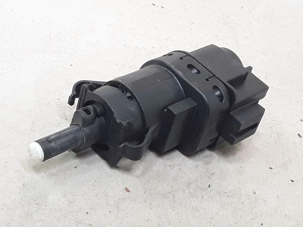 Brake pedal sensor switch – Volvo V50 (2004-2007)