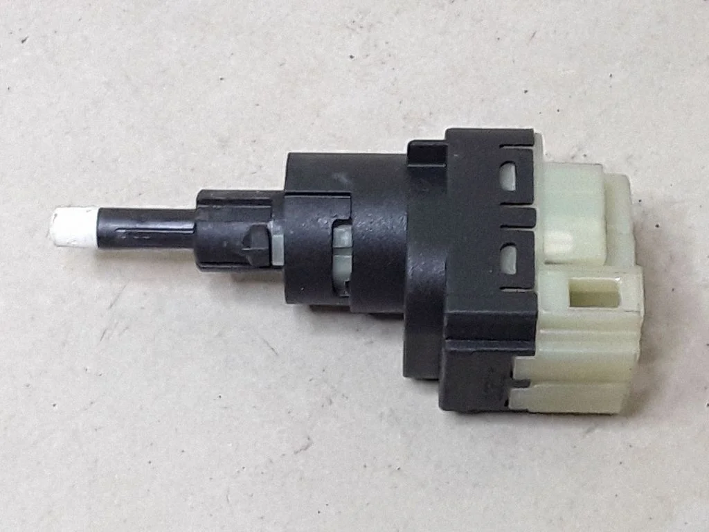 Brake pedal sensor switch – Volkswagen Passat B5.5 (2001-2005)