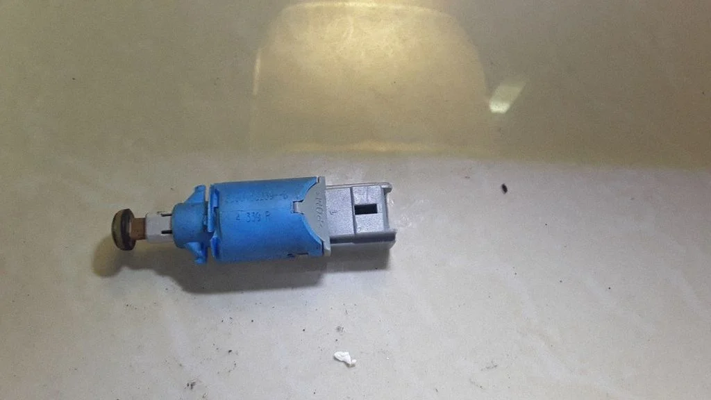 Brake pedal sensor switch – Renault Scenic II - Grand scenic II (2006-2009)