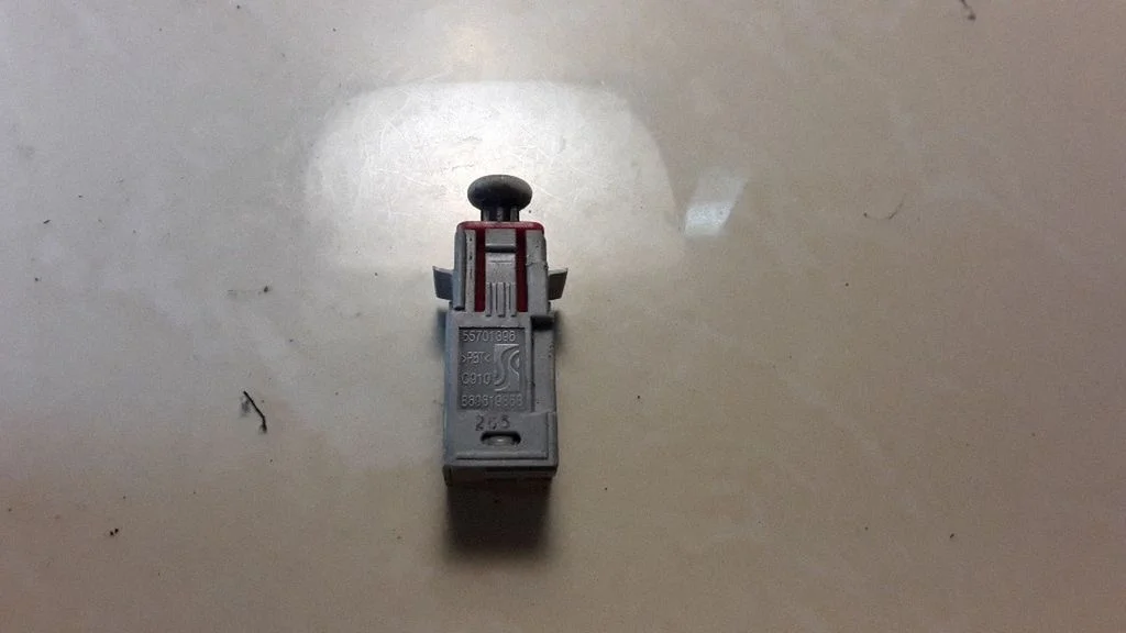 Brake pedal sensor switch – Opel Astra H (2004-2012)