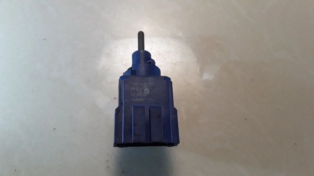 Brake pedal sensor switch – Volkswagen Golf IV (1998-2005)