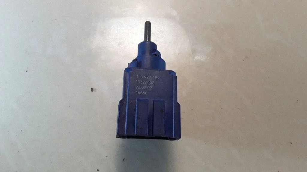 Brake pedal sensor switch – Volkswagen Golf IV (1998-2005)