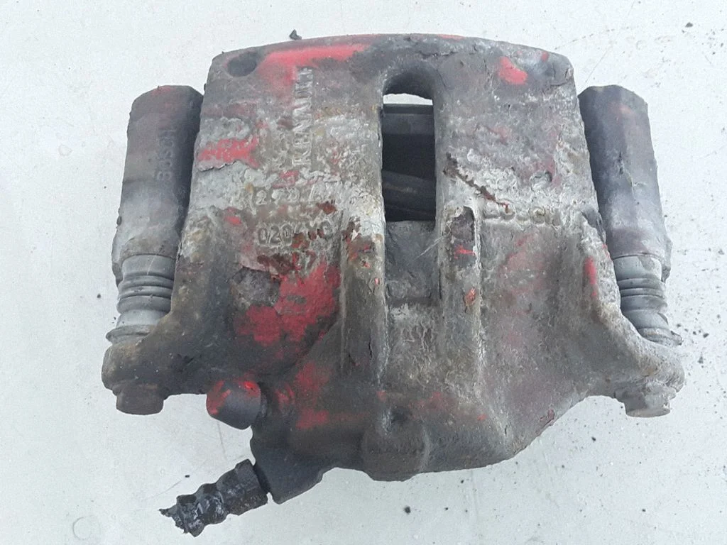 Front brake caliper – left