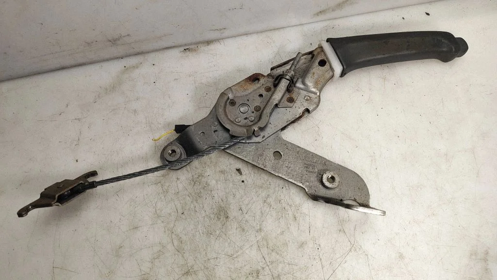 Handbrake/parking brake lever assembly – Volvo V70 (2000-2004)