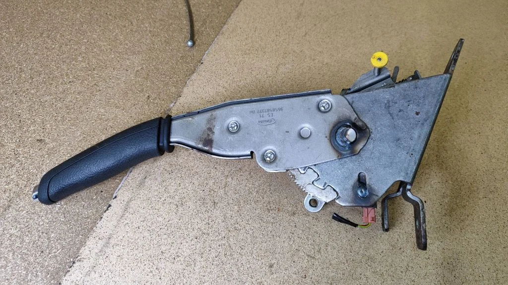 Handbrake/parking brake lever assembly