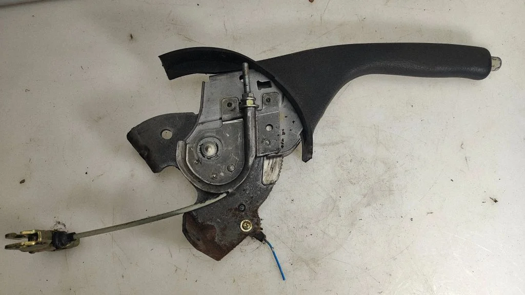 Handbrake/parking brake lever assembly – Toyota Corolla Verso AR10 (2004-2009)