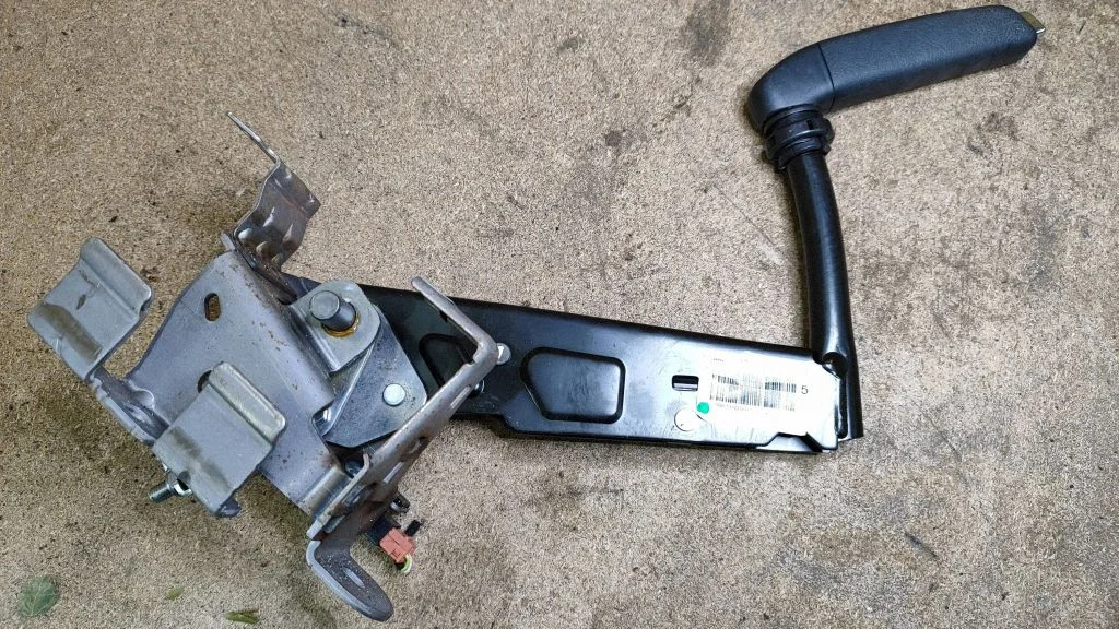 Handbrake/parking brake lever assembly – Peugeot 308 (2007-2013)