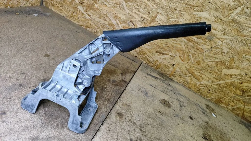 Handbrake/parking brake lever assembly – Volkswagen Touran I (2003-2010)