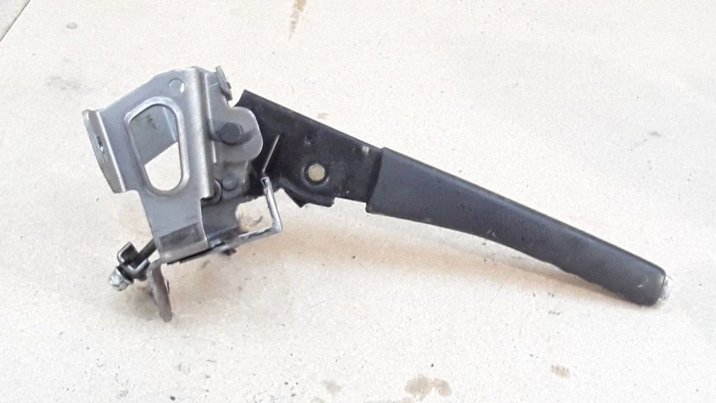 Handbrake/parking brake lever assembly – Peugeot 307 (2001-2005)