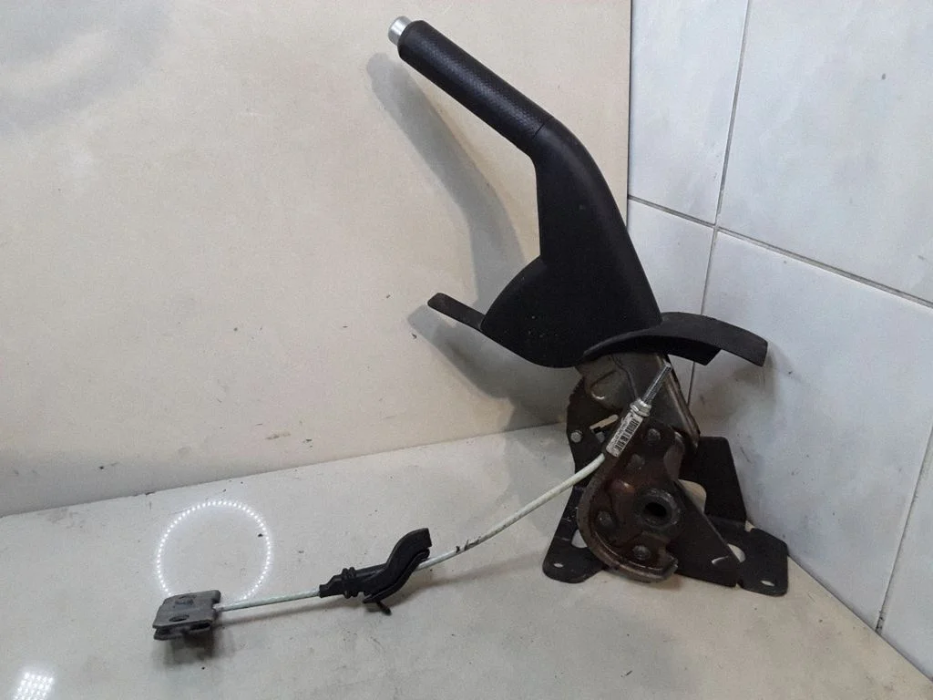 Handbrake/parking brake lever assembly – Mazda 3 I (2007-2008)