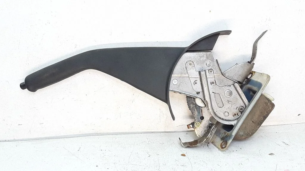 Handbrake/parking brake lever assembly – Toyota Avensis T250 (2003-2006)
