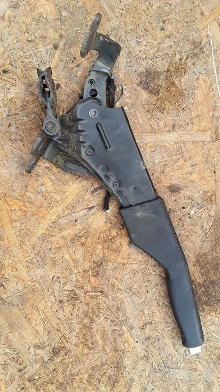 Handbrake/parking brake lever assembly – Volkswagen Passat B5.5 (2001-2005)