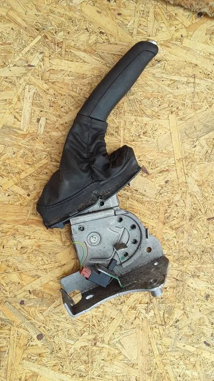 Handbrake/parking brake lever assembly