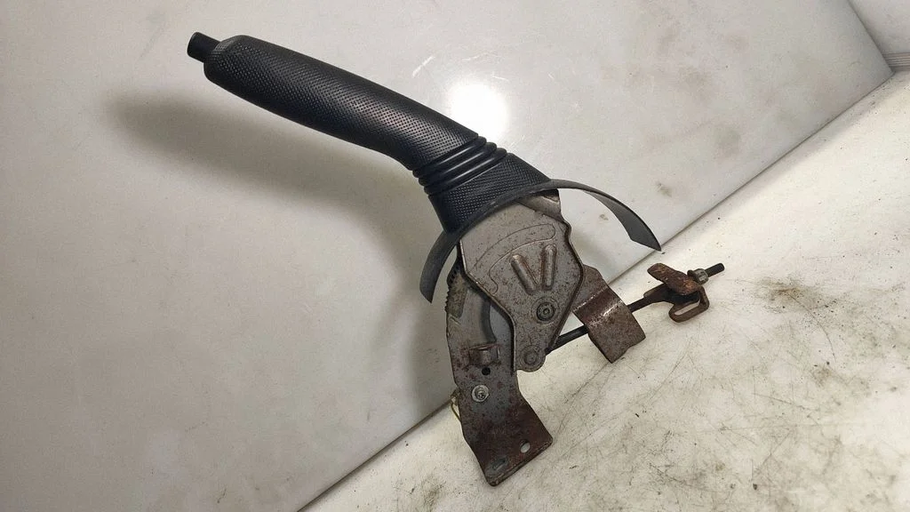 Handbrake/parking brake lever assembly – Toyota Aygo AB10 (2005-2014)