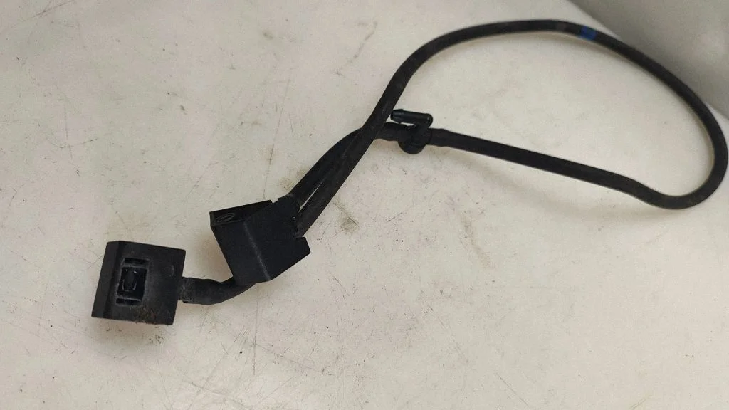 Windshield washer spray nozzle – Nissan Qashqai+2 (2008-2010)