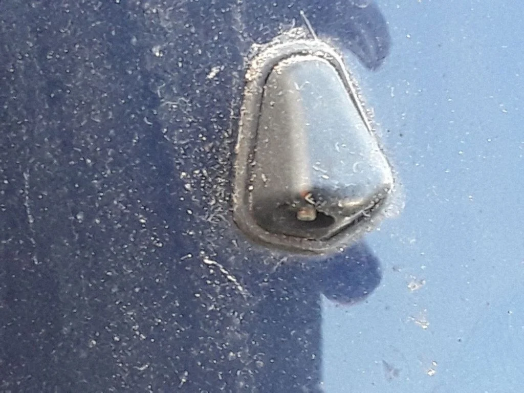 Windshield washer spray nozzle