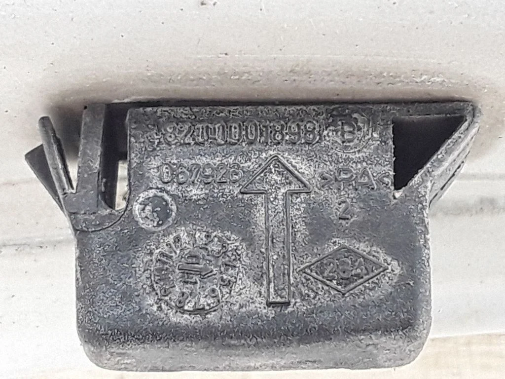Windshield washer spray nozzle – Renault Laguna II (2001-2007)