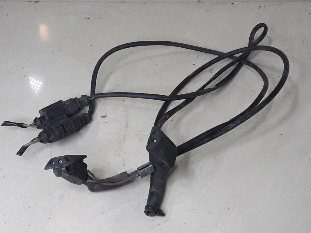Windshield washer spray nozzle – Audi A3 S3 8L (1996-2003)