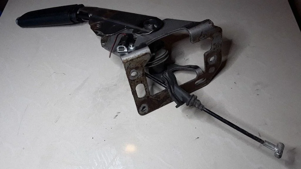 Handbrake/parking brake lever assembly – Ford Focus C-MAX (2003-2010)