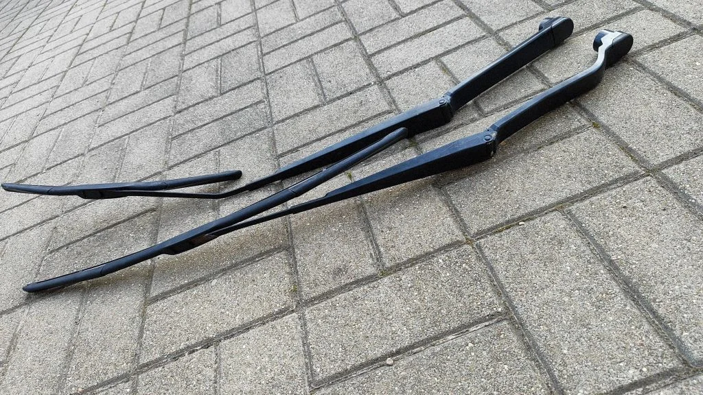 Front wiper blade arm 11L7940NWB
