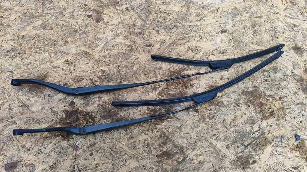 Front wiper blade arm – Opel Vectra C (2002-2005)