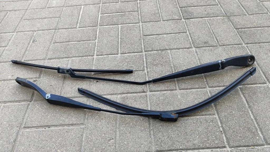 Front wiper blade arm – Volvo C30 (2007-2010)