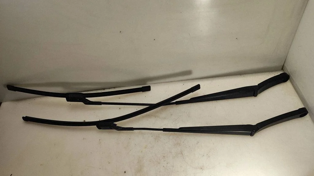 Front wiper blade arm – Volkswagen Passat CC (2008-2016)