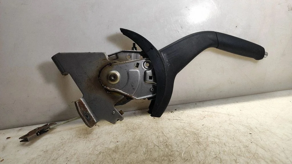 Handbrake/parking brake lever assembly – Mitsubishi Outlander (2007-2012)