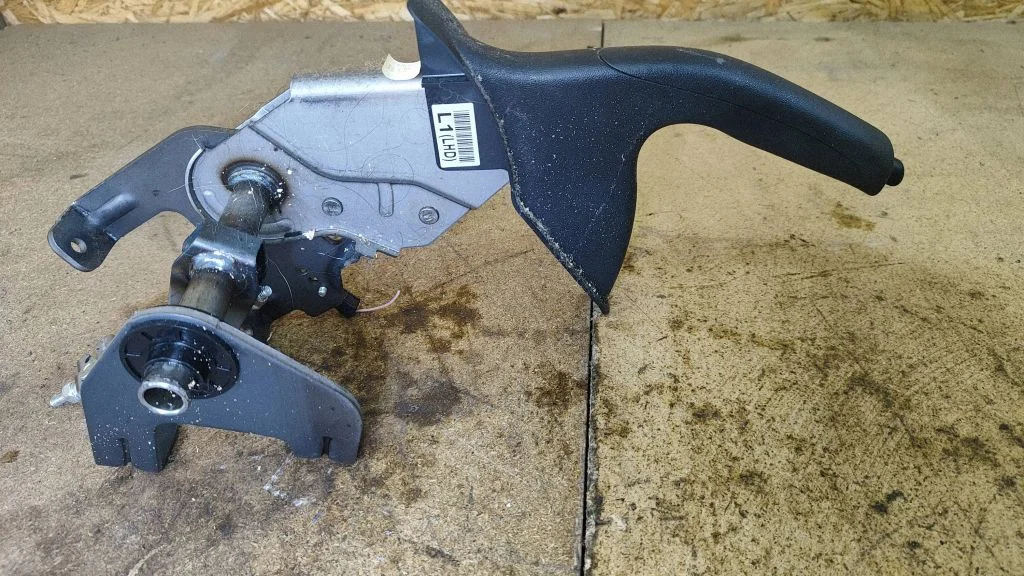Handbrake/parking brake lever assembly
