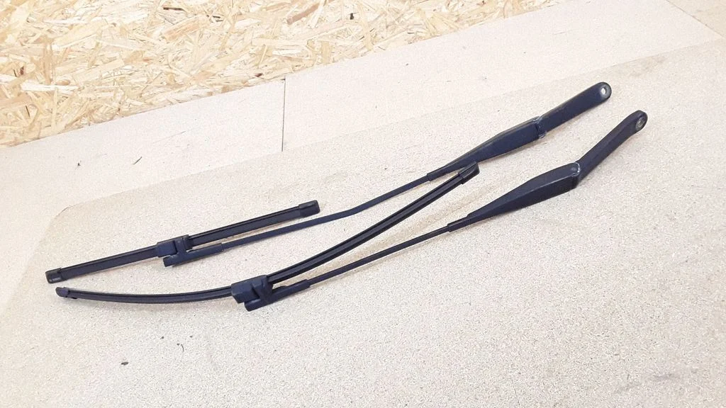 Front wiper blade arm 4M5117526CC