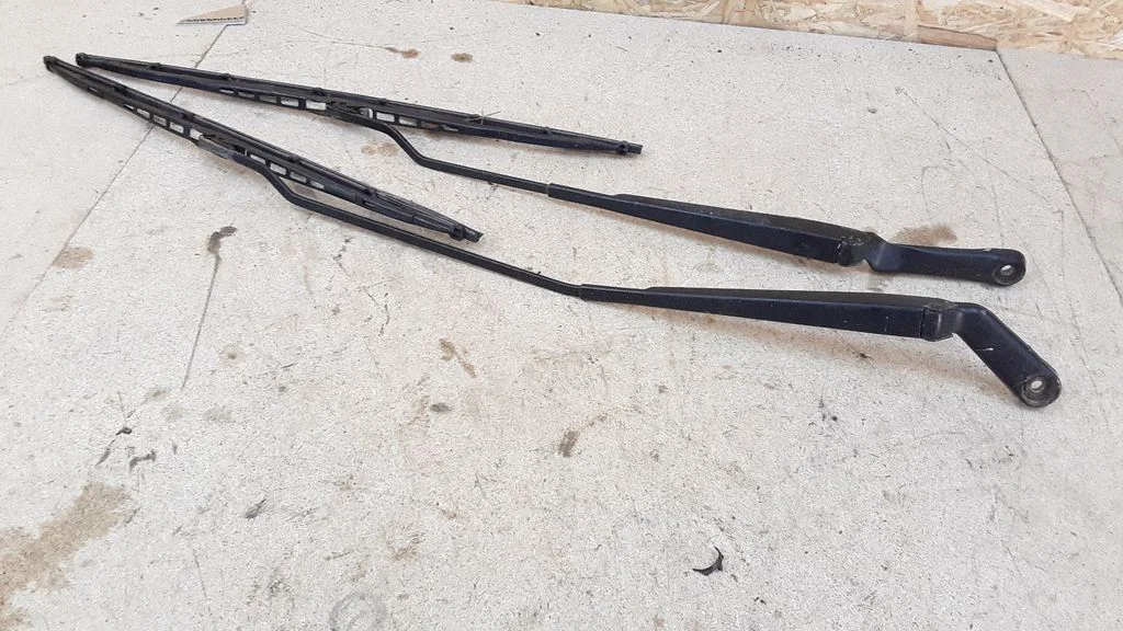 Front wiper blade arm 1J1955410A