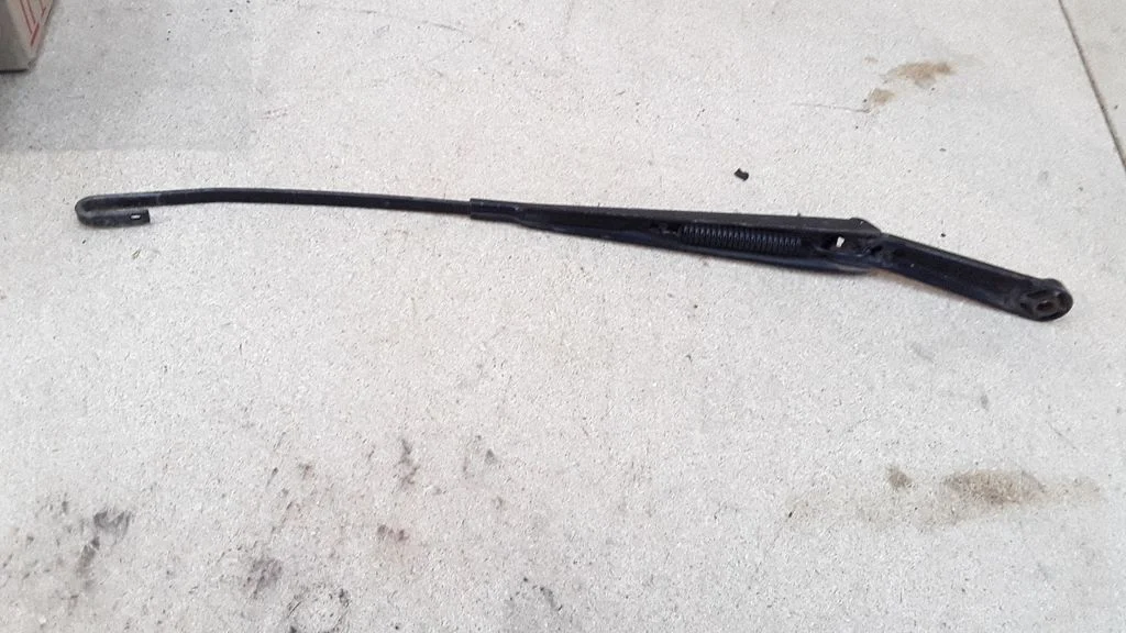 Front wiper blade arm – Opel Zafira A (1999-2005)