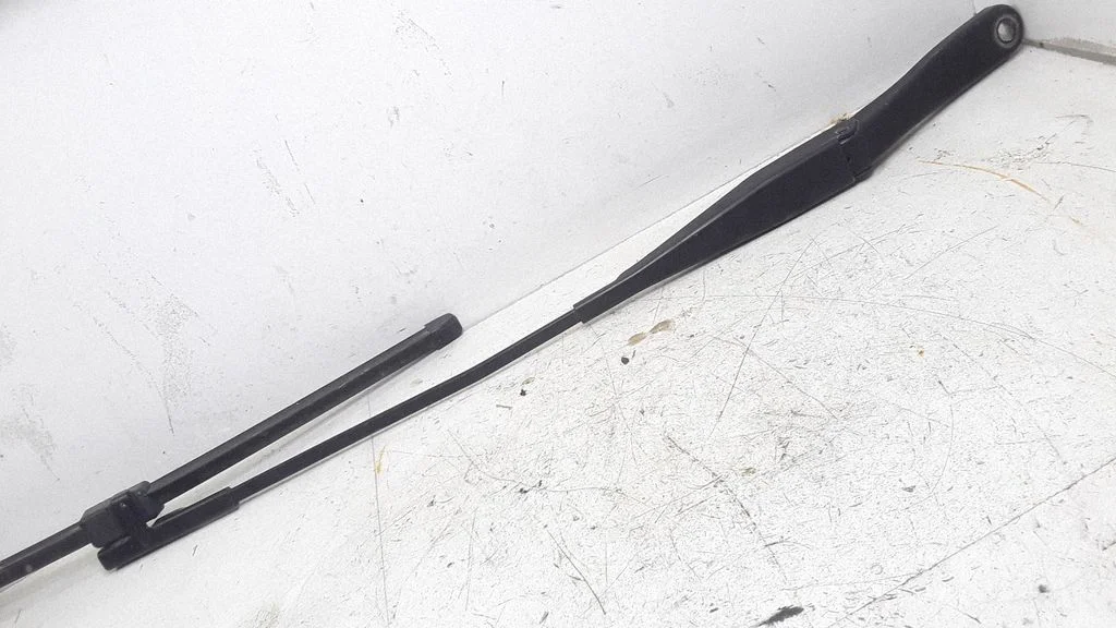 Front wiper blade arm 13111220
