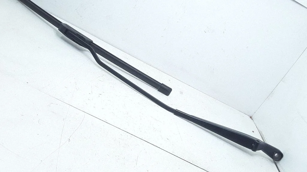 Front wiper blade arm – Volkswagen Passat B5.5 (2001-2005)